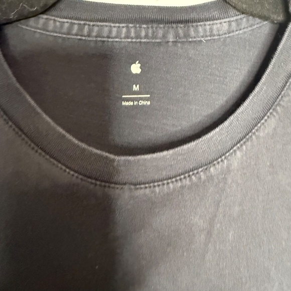 Unisex Apple Park - Limited Edition T-shirt with AirPods graphic - Picture 4 of 8